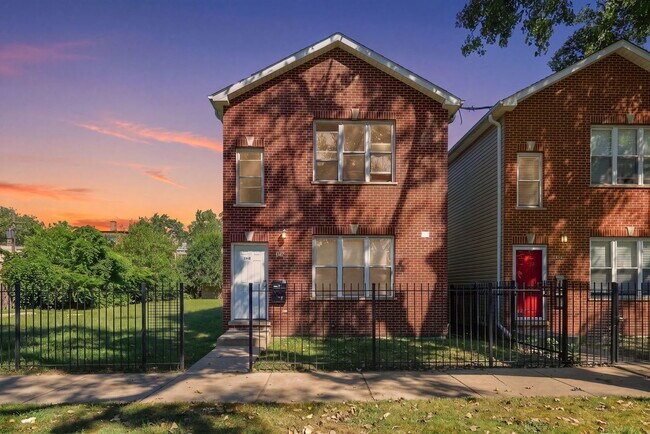 Building Photo - 1342 E 73rd St