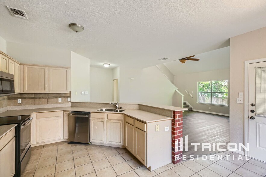 Building Photo - 12430 Canyon Ct