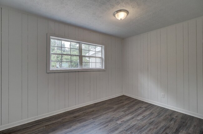 Building Photo - 1305 Cochise Cir