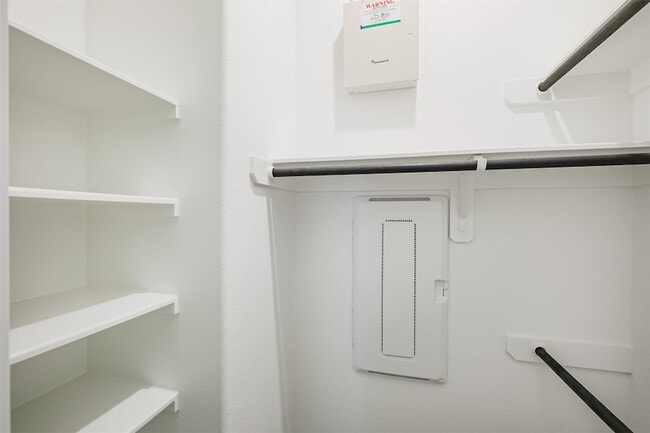 Building Photo - 1305 Mayfair Clarkson Ln