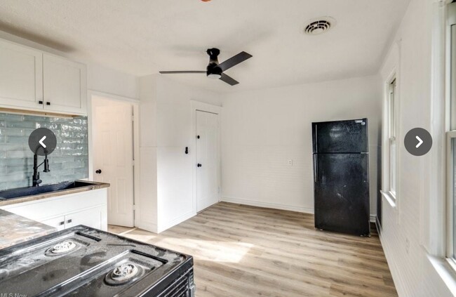 kitchen and front door - 3317 W 41st St