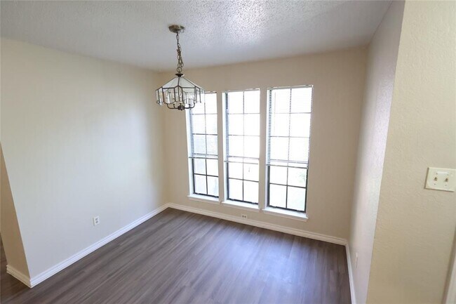 Building Photo - 6714 Windrift Way