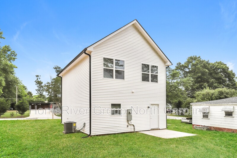 Building Photo - 830 Graylyn Dr
