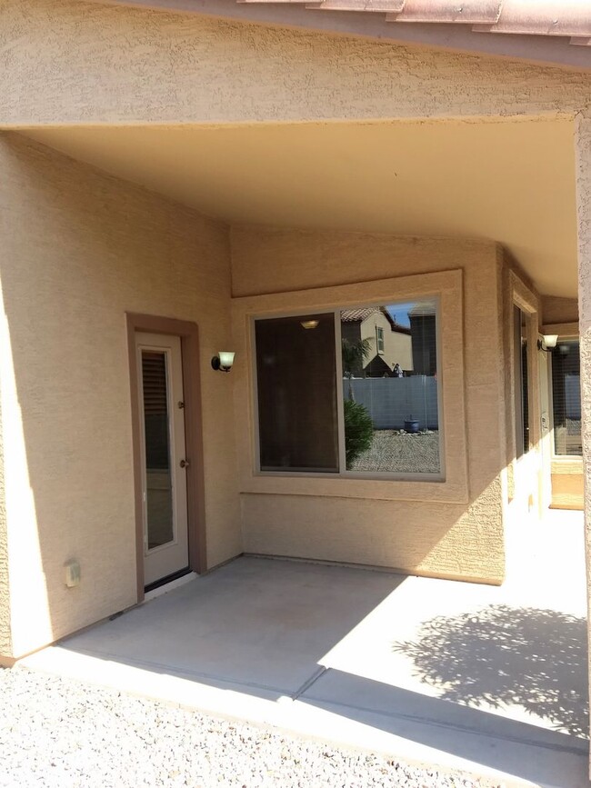 Building Photo - Beautiful Maricopa 3 Bedroom 2 Bath Home