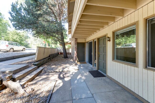 Building Photo - 1000 11th St