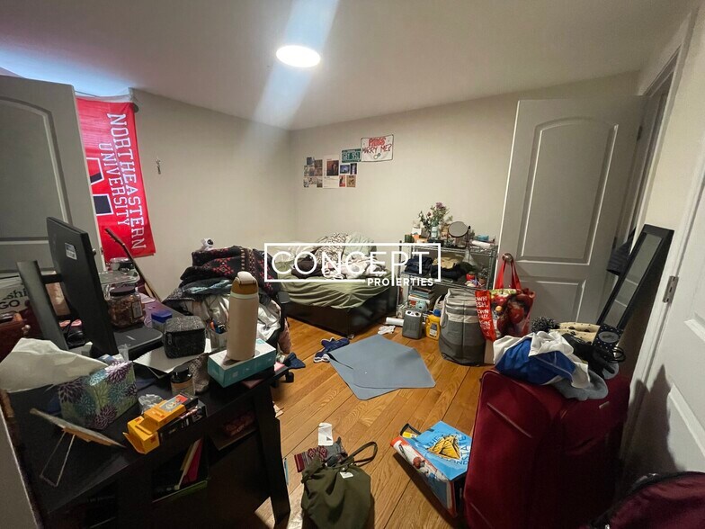 Building Photo - 839 Parker St