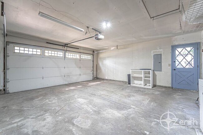 Building Photo - 1701 SE 123rd Ave