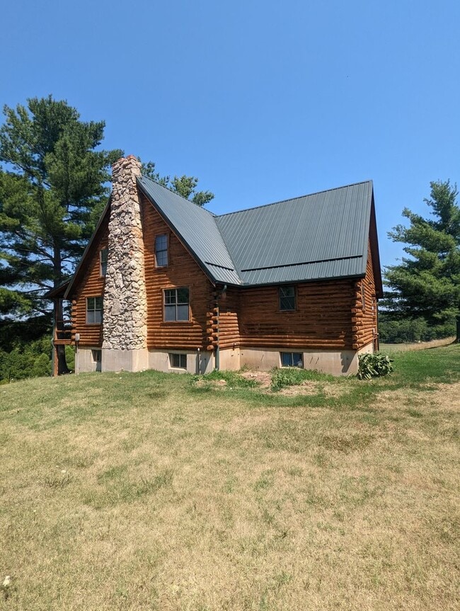 Building Photo - Log Cabin in Pilot Grove, MO
