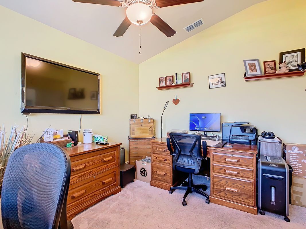 Building Photo - 649 Meadow Pointe Dr