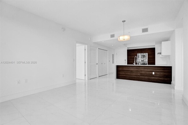 Building Photo - 301 Altara Ave