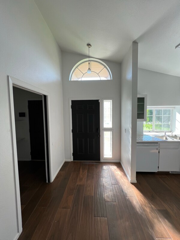 Building Photo - 1041 Deena Way