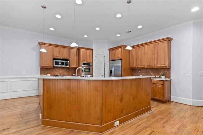Building Photo - 6245 Spalding Dr