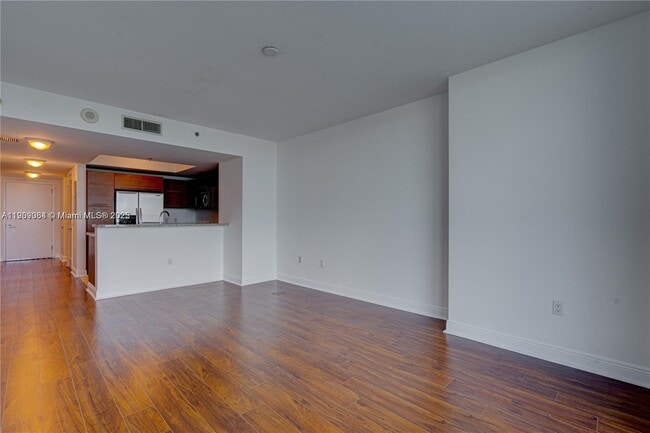 Building Photo - 2641 N Flamingo Rd