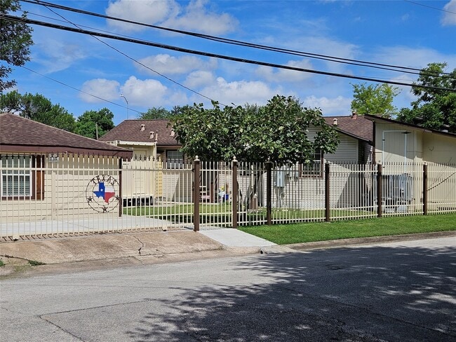 Building Photo - 6826 Myrtle St