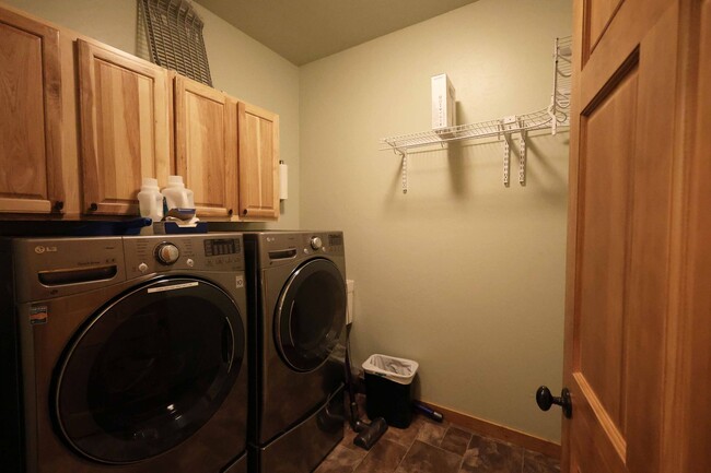 Building Photo - Big Sky 3 Bed 3 Bath Condo