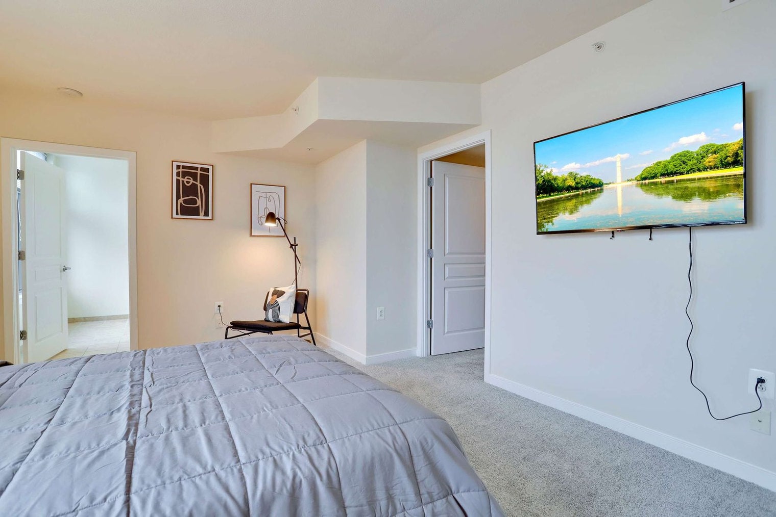 Building Photo - 550 14th St S