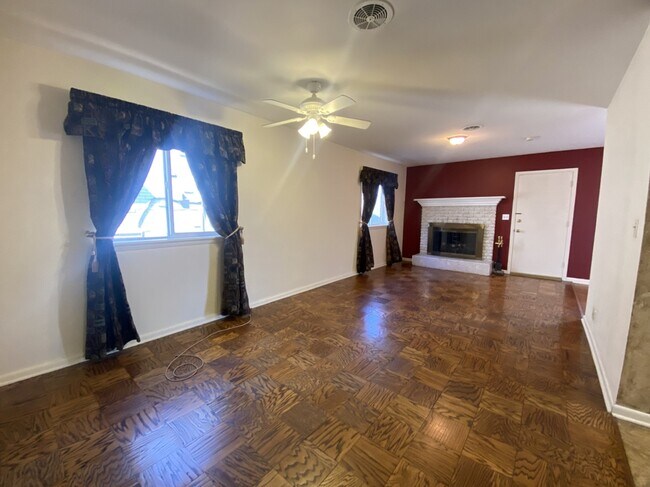 Building Photo - 5363 E 28th St