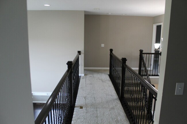 Building Photo - Absolutely Gorgeous 5 BR Estate Home in Br...