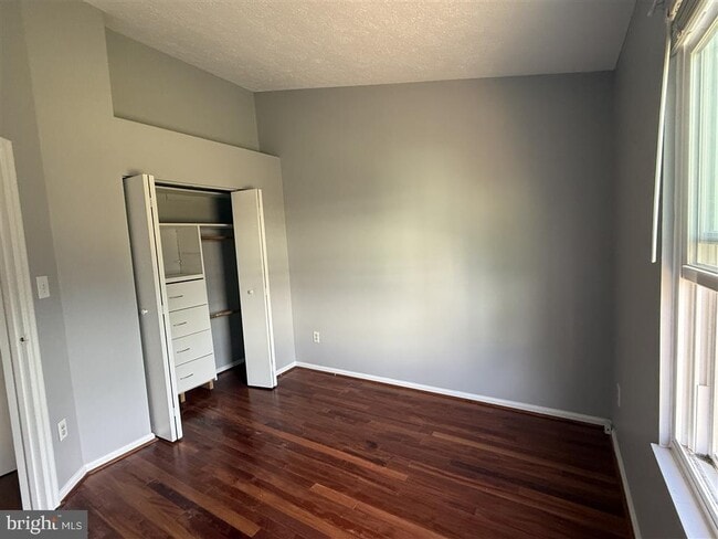 Building Photo - 102 Smoothleaf Ln