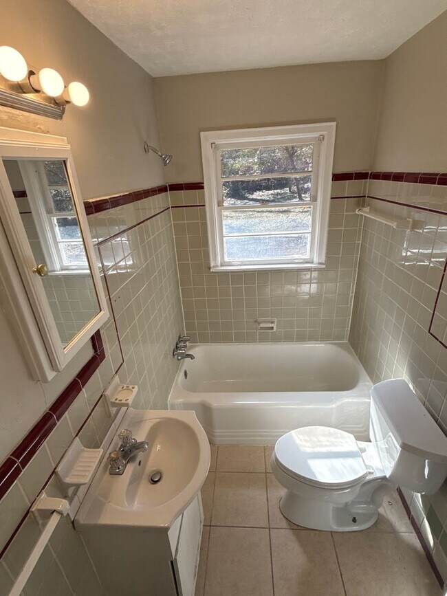 Building Photo - 3 bed 1 bath in Decatur! ***Get 50% Off Your First Month! Limited Time – Ends February!***