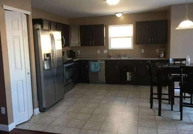 Building Photo - AVALON BLUFF...3 Bedroom 2 Bath
