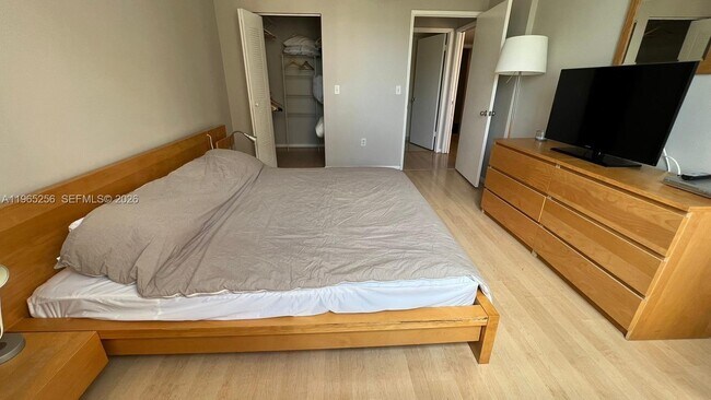 Building Photo - 19801 E Country Club Dr