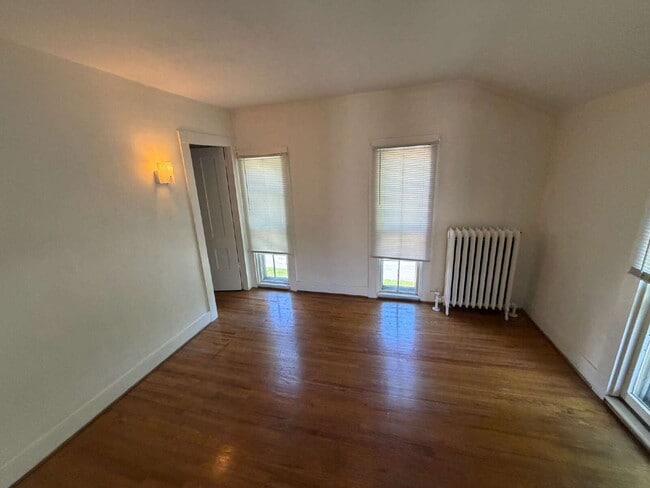 Building Photo - * Generously Sized 3-bedroom, 1.5 Bath in LeRoy Available Now! *