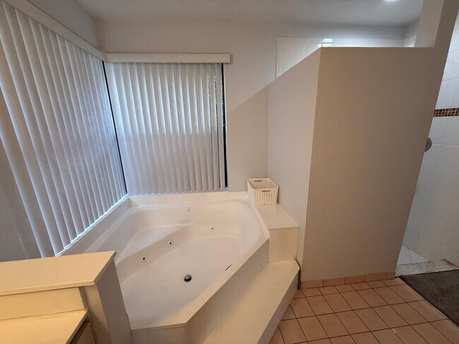Building Photo - 14544 Autumn Ave