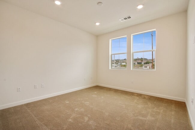 Building Photo - Charming Yorba Linda Townhome