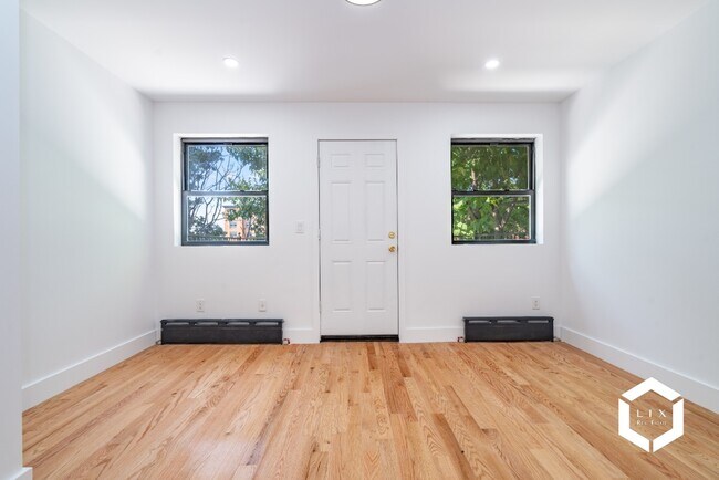 Building Photo - Remodeled 2 Bedroom Apartment with Private...