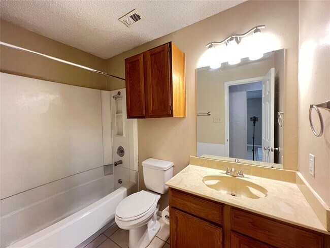 Building Photo - 13355 Water Oak Ln