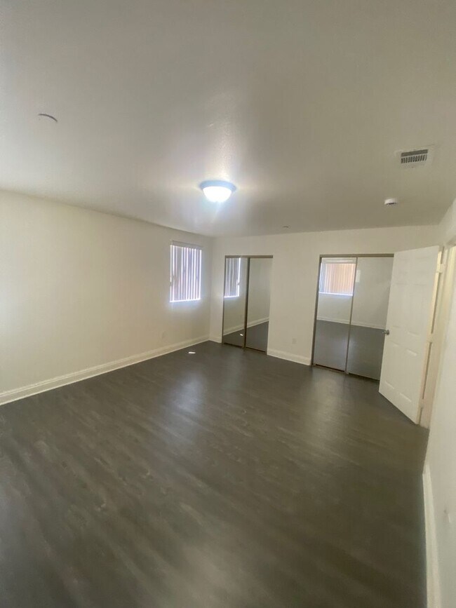 Building Photo - 76(914)