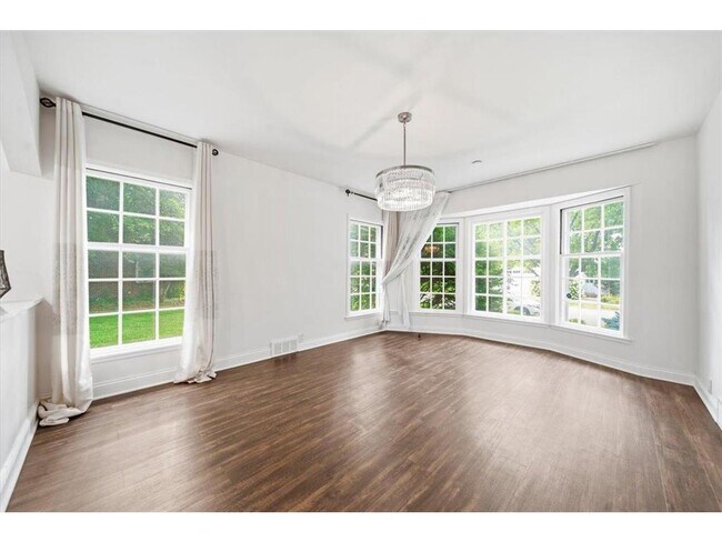 Building Photo - 3916 W 28th St