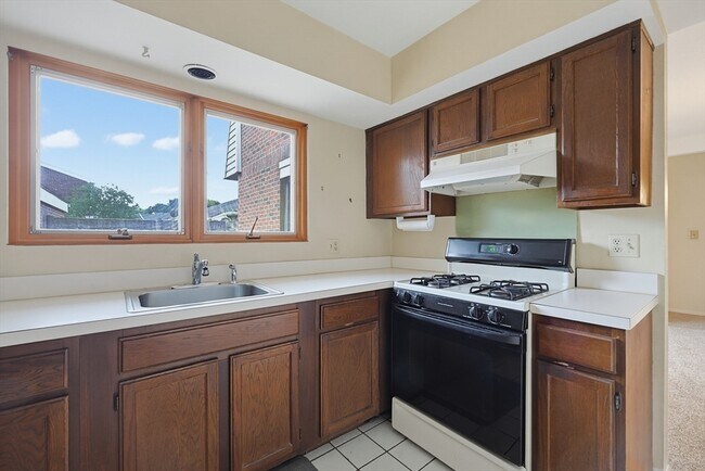 Building Photo - 52 Rosewood Dr
