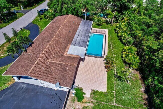 Building Photo - 7550 SW 127th St