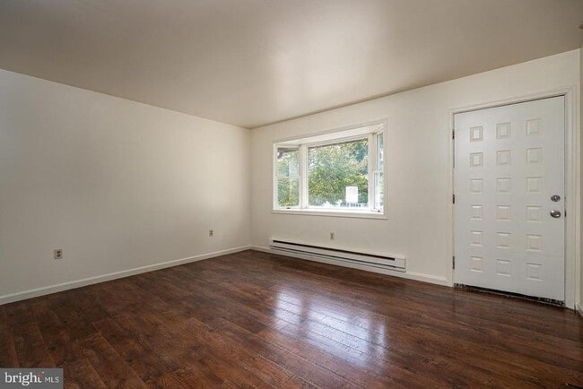 Building Photo - 3748 Tudor Dr