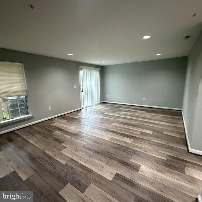Building Photo - 10875 Sherwood Hill Rd