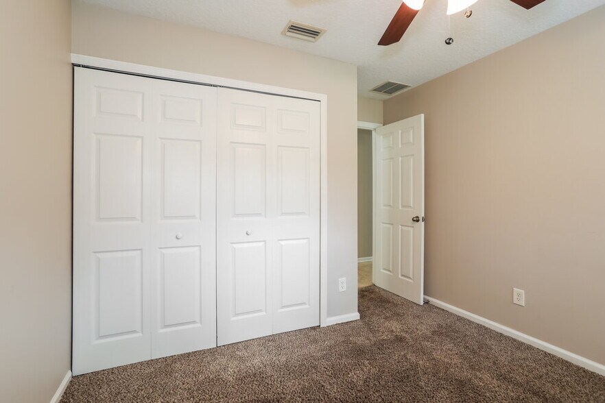Building Photo - 7109 Beekman Lake Dr