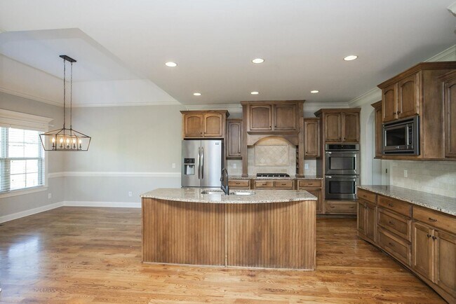 Building Photo - 7002 Brindle Ridge Way
