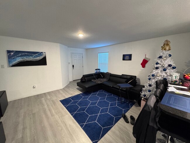 Building Photo - 10415 Welder Oak