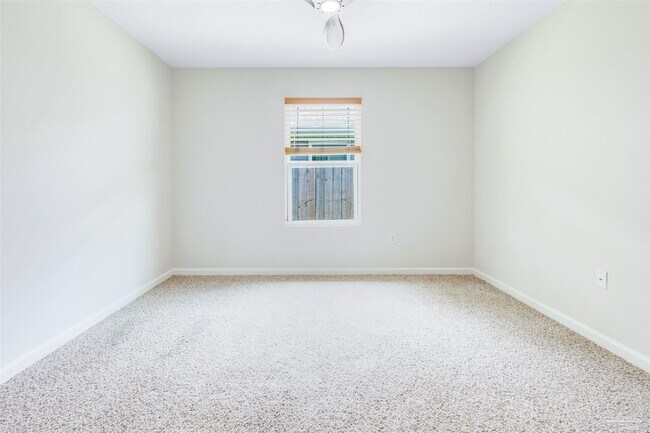 Building Photo - 975 Lovebird Ct