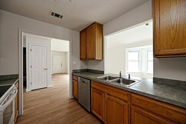 Building Photo - 108 N Mockingbird Cir
