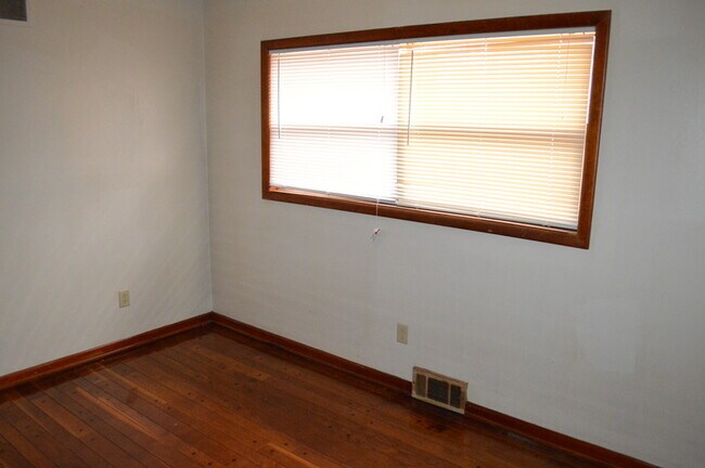 Building Photo - 3974 Auburn Rd