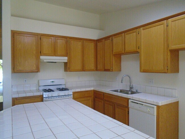 Building Photo - MOVE IN SPECIAL! $2875.00 MOVES YOU IN!   ...