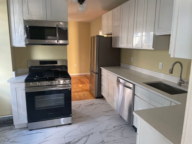 Kitchen - 44 Inman Pl