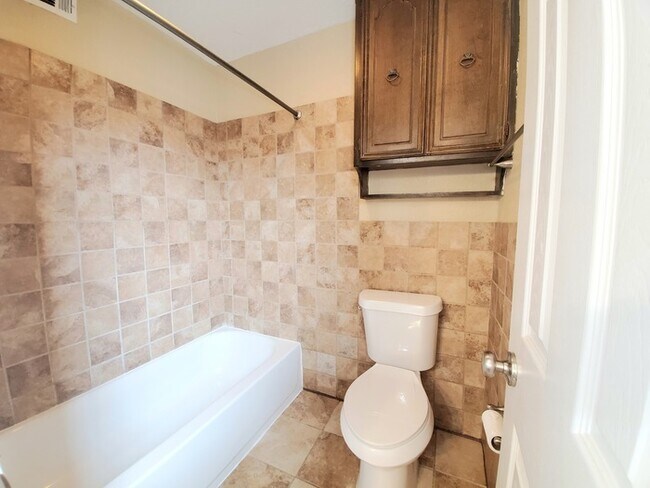 Building Photo - 4531 Altamesa - Duplex in SW Fort Worth