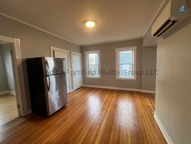 Building Photo - 265 Middle St