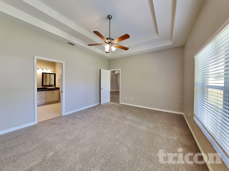 Building Photo - 9 Point Pl