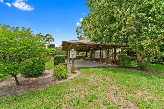 Building Photo - 856 SW Rustic Cir