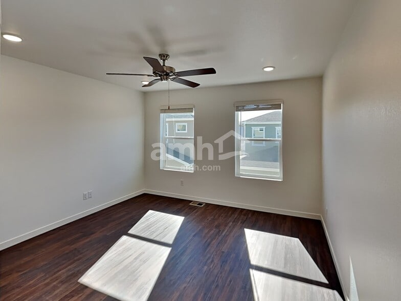 Building Photo - 374 N Addison Way